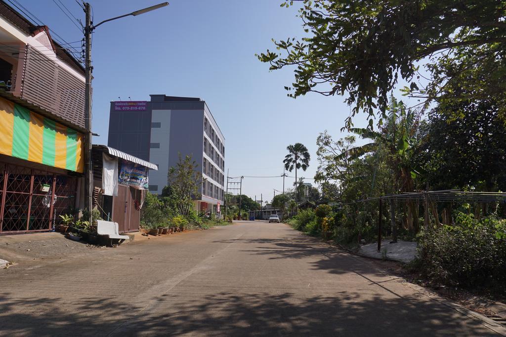 Chompu Nakarin Apartment Trang Exterior foto